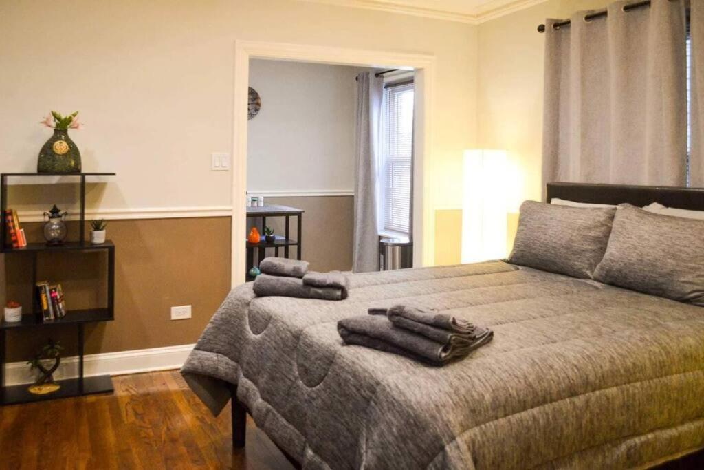 Homey studio near Wrigley Field, Chicago (updated prices 2024)