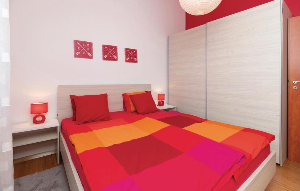 Postel nebo postele na pokoji v ubytování Four-Bedroom Holiday Home In Tkon