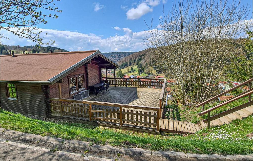 a house with a wooden fence and a deck at Awesome Home In Masserberg Ot Fehrenba With Wifi And 2 Bedrooms in Fehrenbach