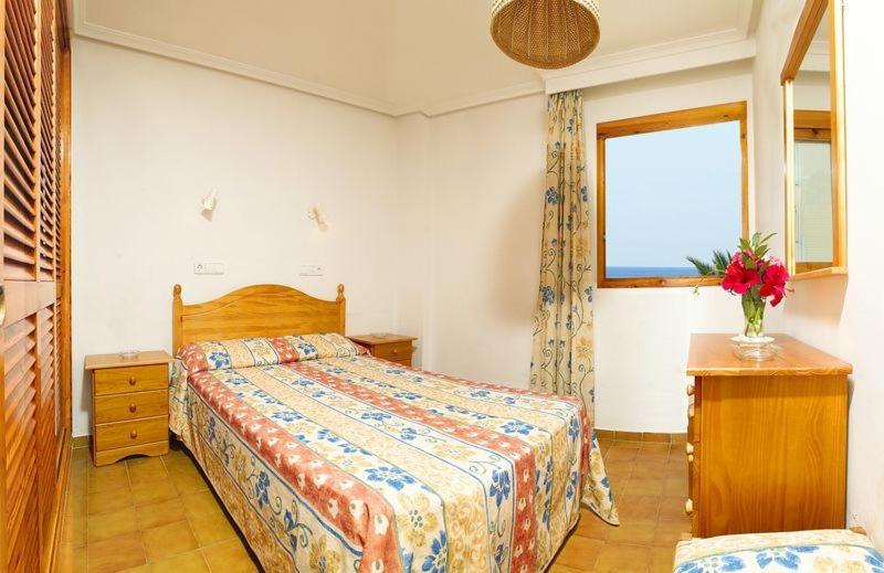 Apartamentos Bon Sol - Los Rosales (Spanje Playa den Bossa ...