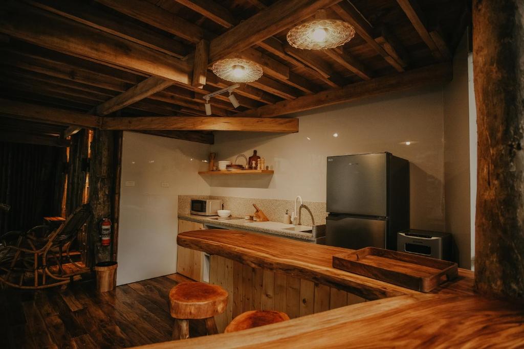 Kuchyň nebo kuchyňský kout v ubytování Treehouse de Valentine