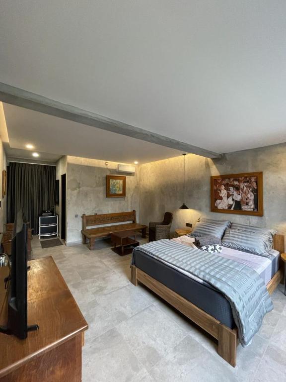 Postel nebo postele na pokoji v ubytování DJipangan Home