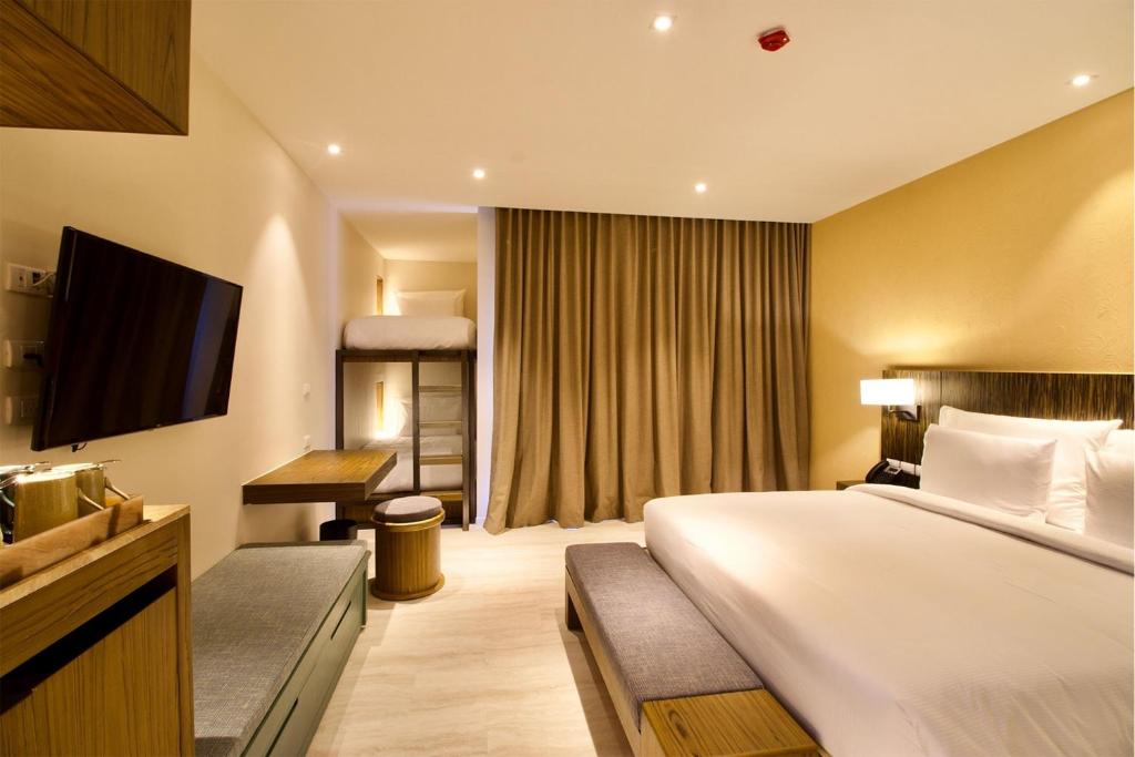 
Family Room(2 Adults + 2 Children)
