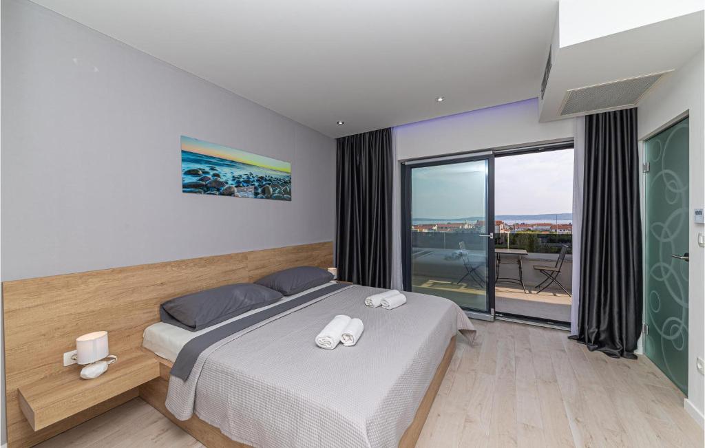 Posteľ alebo postele v izbe v ubytovaní 4 Bedroom Stunning Home In Kastel Stari