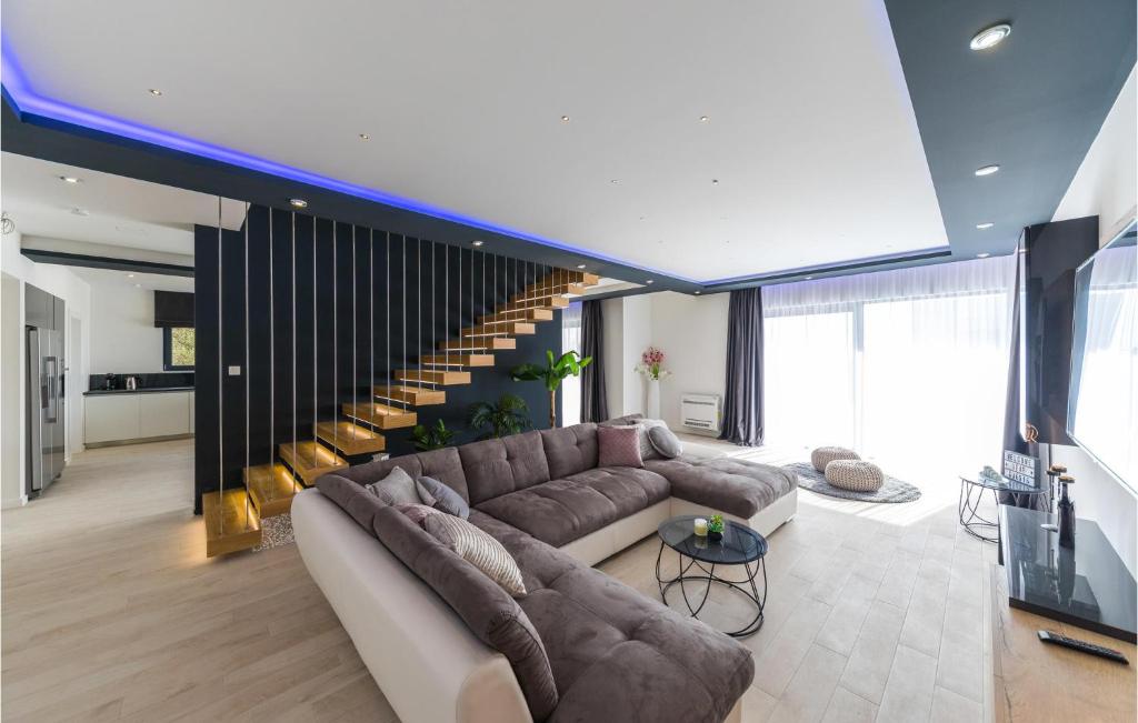 Posedenie v ubytovaní 4 Bedroom Stunning Home In Kastel Stari