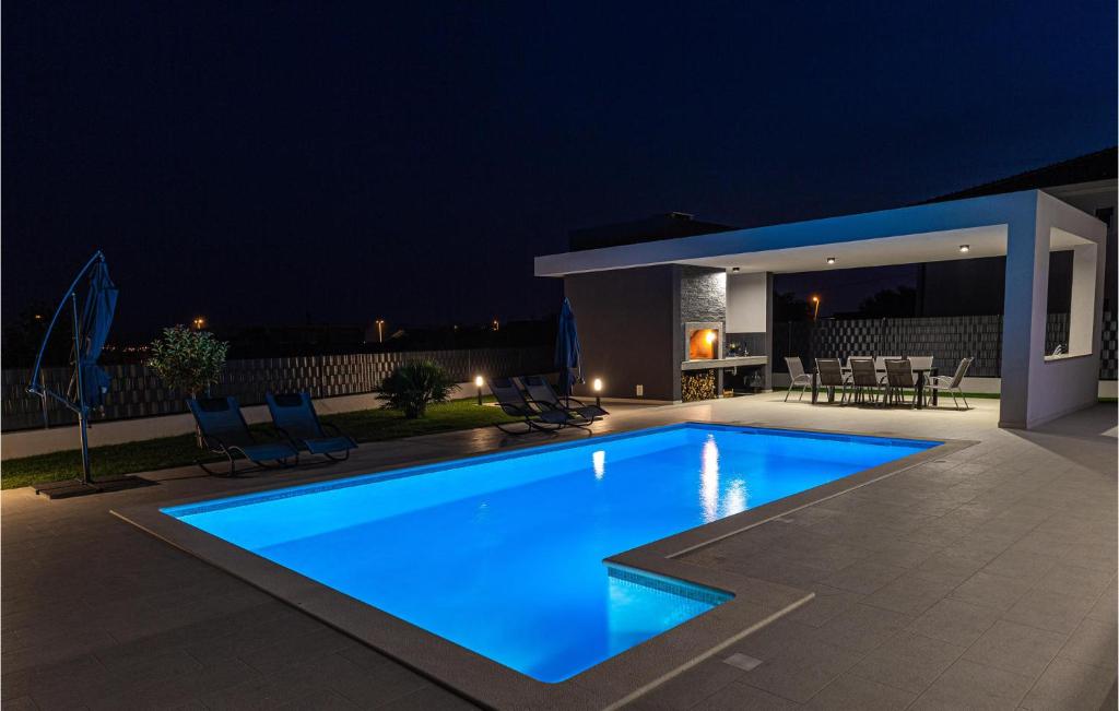 Bazén v ubytovaní 4 Bedroom Stunning Home In Kastel Stari alebo v jeho blízkosti
