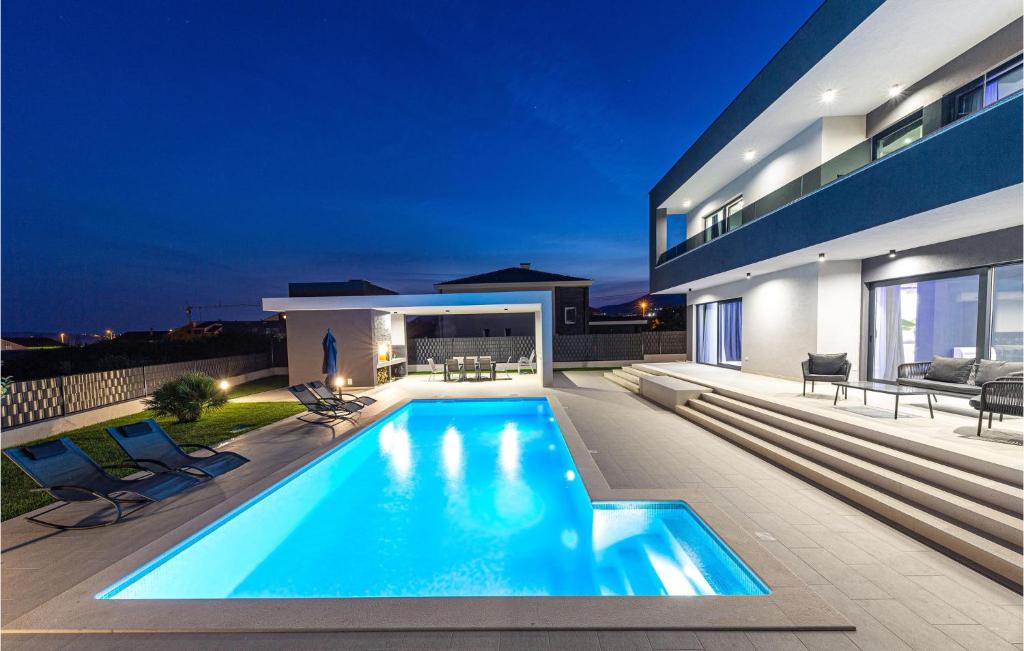 Bazén v ubytovaní 4 Bedroom Stunning Home In Kastel Stari alebo v jeho blízkosti