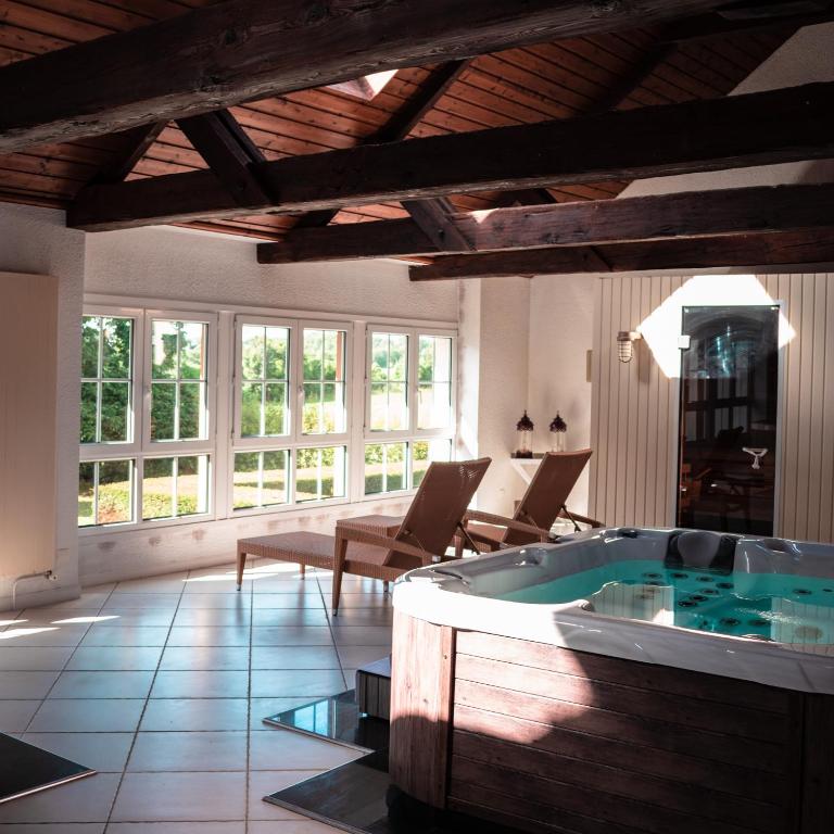 Fotografie z fotogalerie ubytování Grand Hôtel "Château de Sully" - Piscine & Spa -Teritoria v destinaci Sully