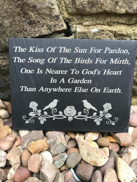 The Kiss Of Sun For Pardon Garden Plaque Uk Fasci Garden