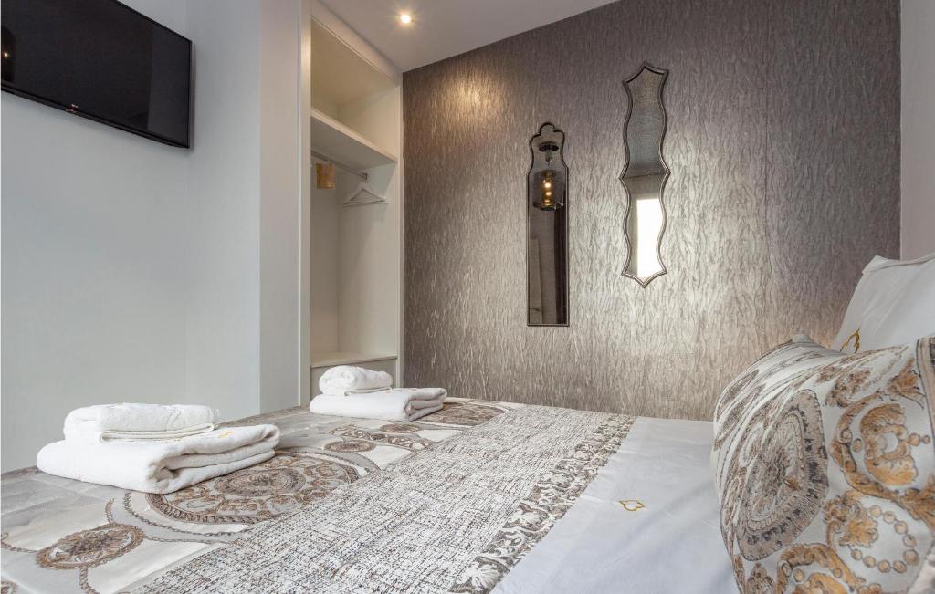 Amazing apartment in Sevilla with WiFi and 2 Bedrooms ...