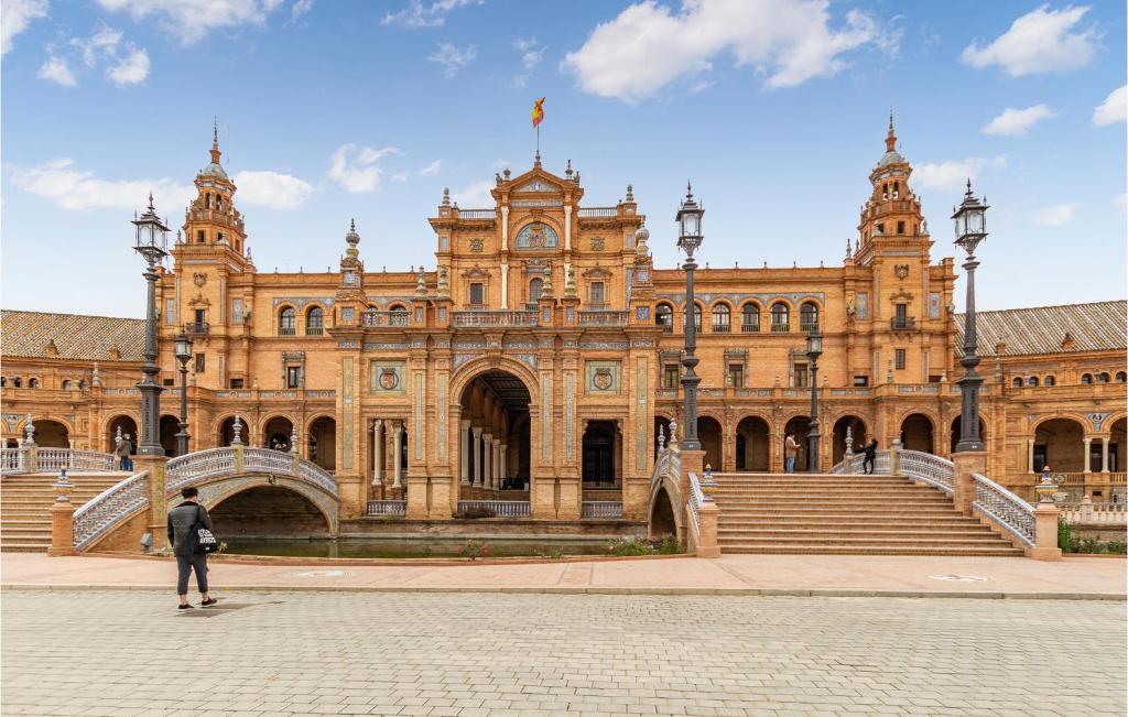 Amazing apartment in Sevilla with WiFi and 2 Bedrooms ...