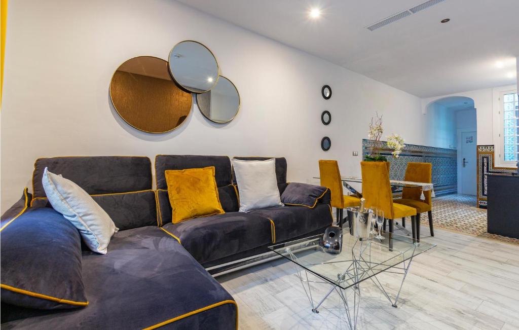 Amazing apartment in Sevilla with WiFi and 2 Bedrooms ...