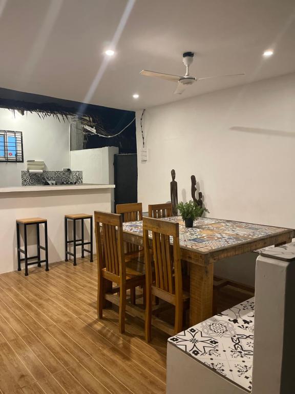 Kasamigos Guesthouse with Fast Internetにあるキッチンまたは簡易キッチン