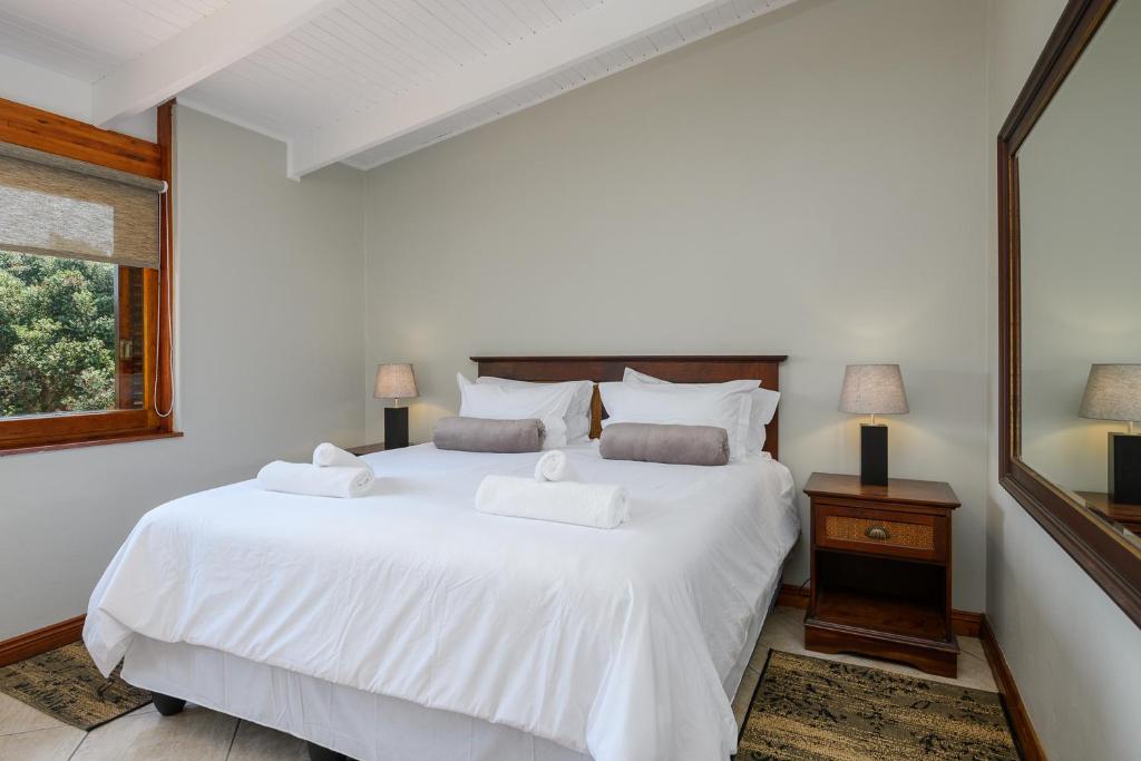 Tempat tidur dalam kamar di San Lameer Villa 3011 - 4 Bedroom Superior - 8 pax - San Lameer Rental Agency