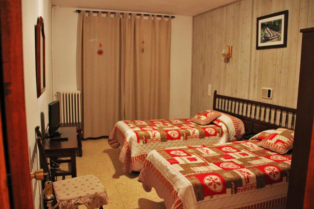 Ліжко або ліжка в номері Hotel Garona