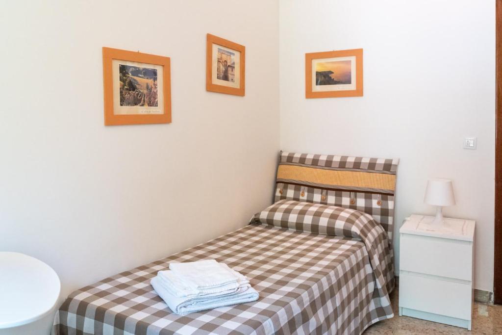 Łóżko lub łóżka w pokoju w obiekcie B&B LA GRADINA