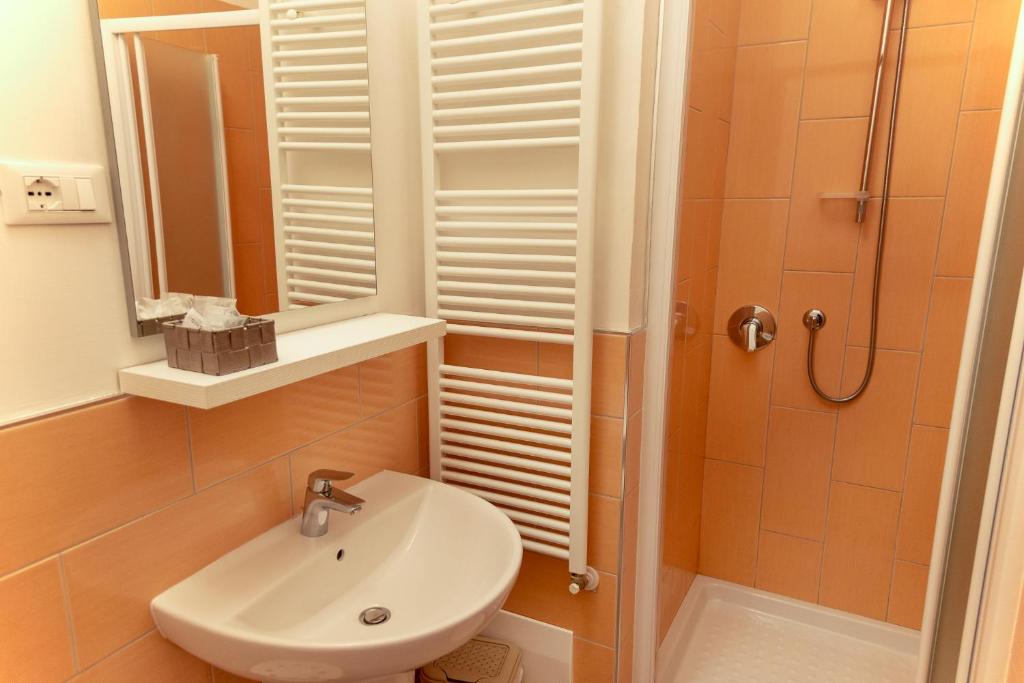 Łazienka w obiekcie B&B LA GRADINA
