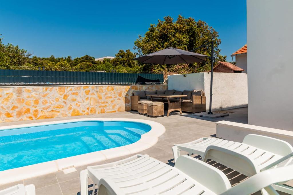 Bazén v ubytování Holiday Home Sevid nebo v jeho okolí