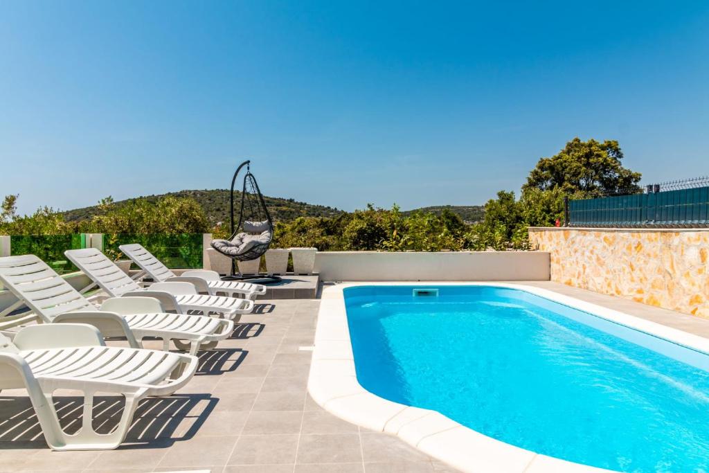 Bazén v ubytování Holiday Home Sevid nebo v jeho okolí