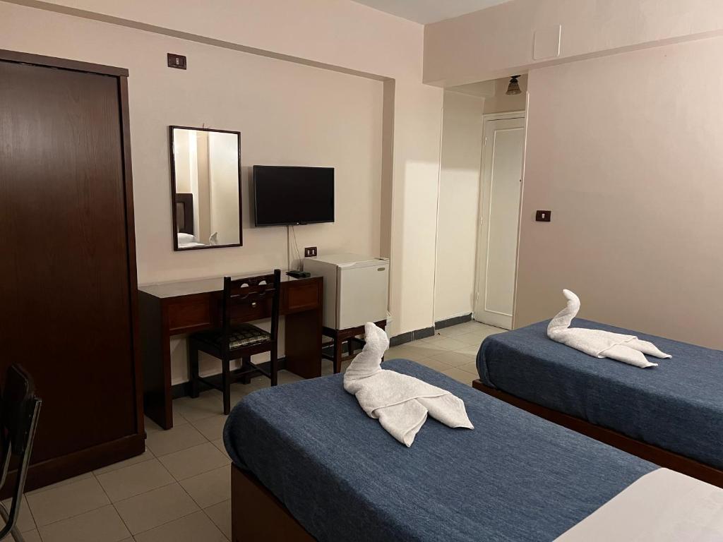 Postel nebo postele na pokoji v ubytování Anglo Hotel