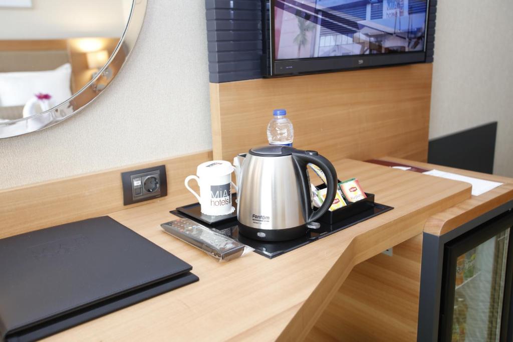Příslušenství pro přípravu čaje a kávy v ubytování Mia City Hotel