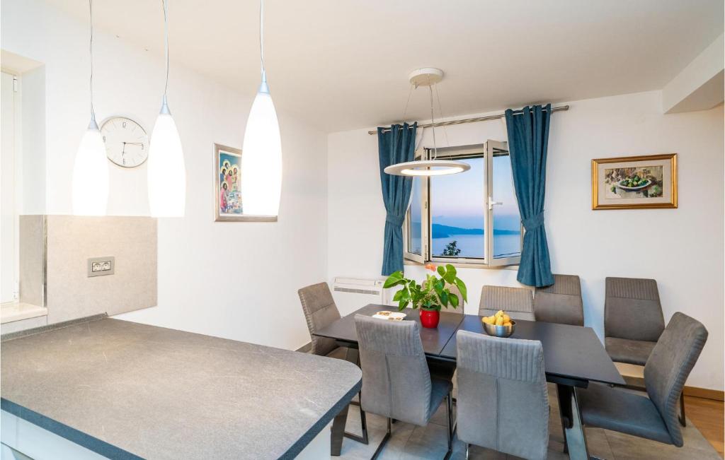 Fotografia z galérie ubytovania Cozy Home In Brsecine With House Sea View v destinácii Brsečine