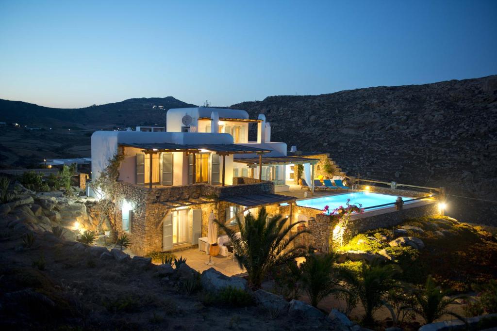 Authentic Seaview Luxury Pool Villa - Agrari Beach（ミコノス・シティ）：（最新料金：2024年）