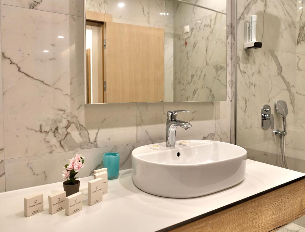 Koupelna v ubytování Hotel Emerald