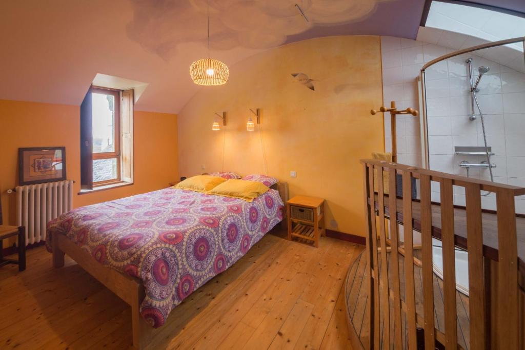 a bedroom with a bed with yellow pillows at MAISON YUKTI - Magnifique maison de charme proche plage in Lampaul-Ploudalmézeau