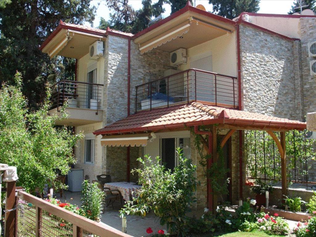 Großes Haus mit Balkon und Terrasse in der Unterkunft Purple_Rose_Apartment in Chaniotis