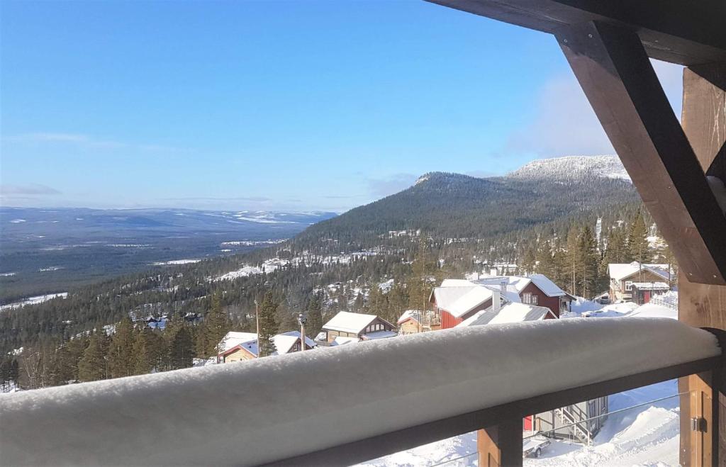 a view from the balcony of a snow covered mountain at Björnrike Vemdalen utsikt över Sonfjället in Vemdalen