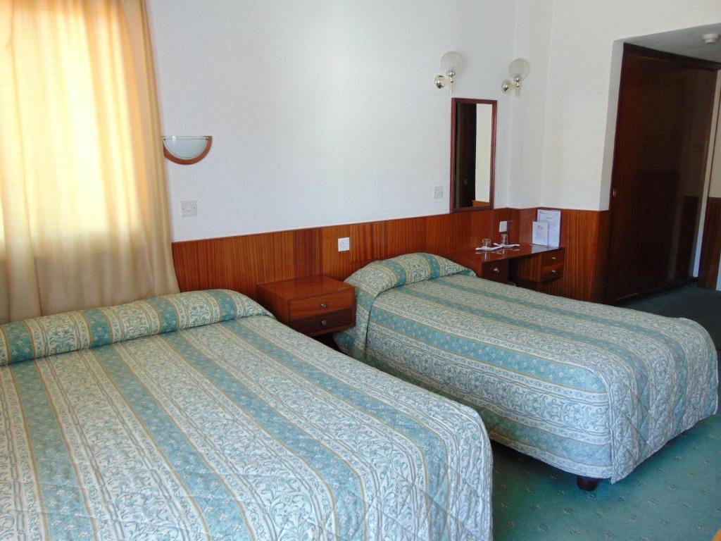 Postel nebo postele na pokoji v ubytování Hellas Hotel