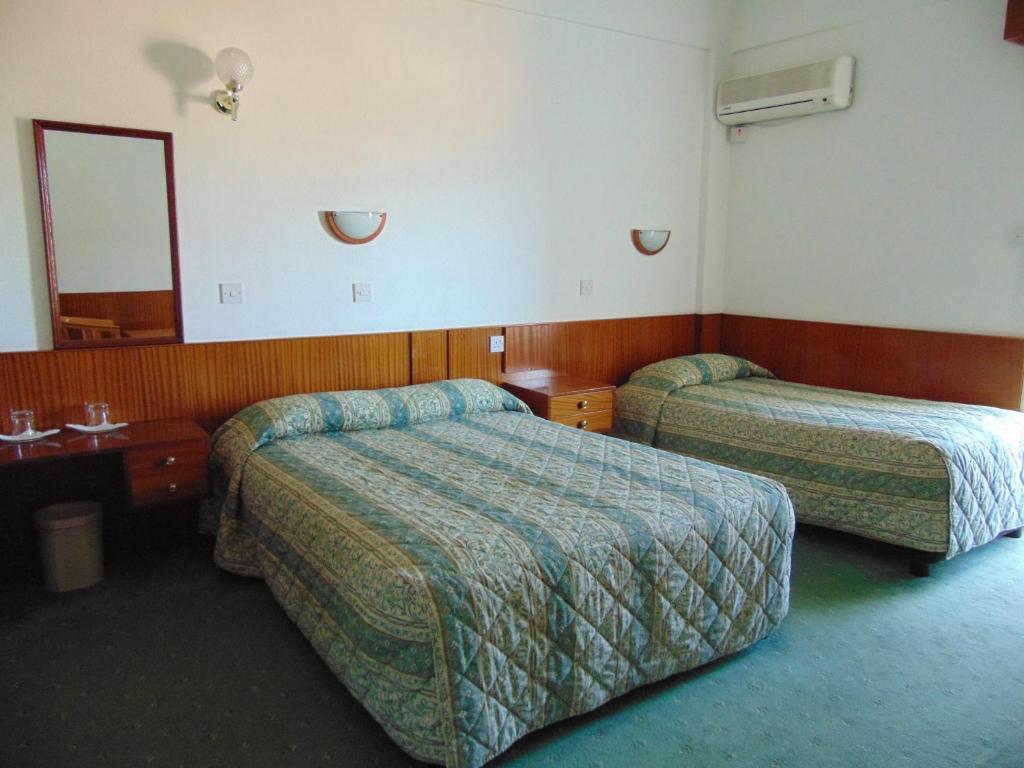 Postel nebo postele na pokoji v ubytování Hellas Hotel