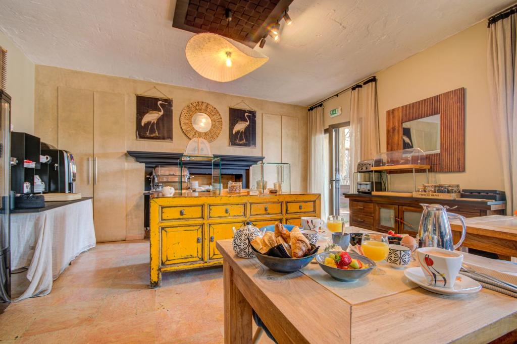 Kuchyň nebo kuchyňský kout v ubytování Hotel Bastide & SPA - Villa de Lourmarin