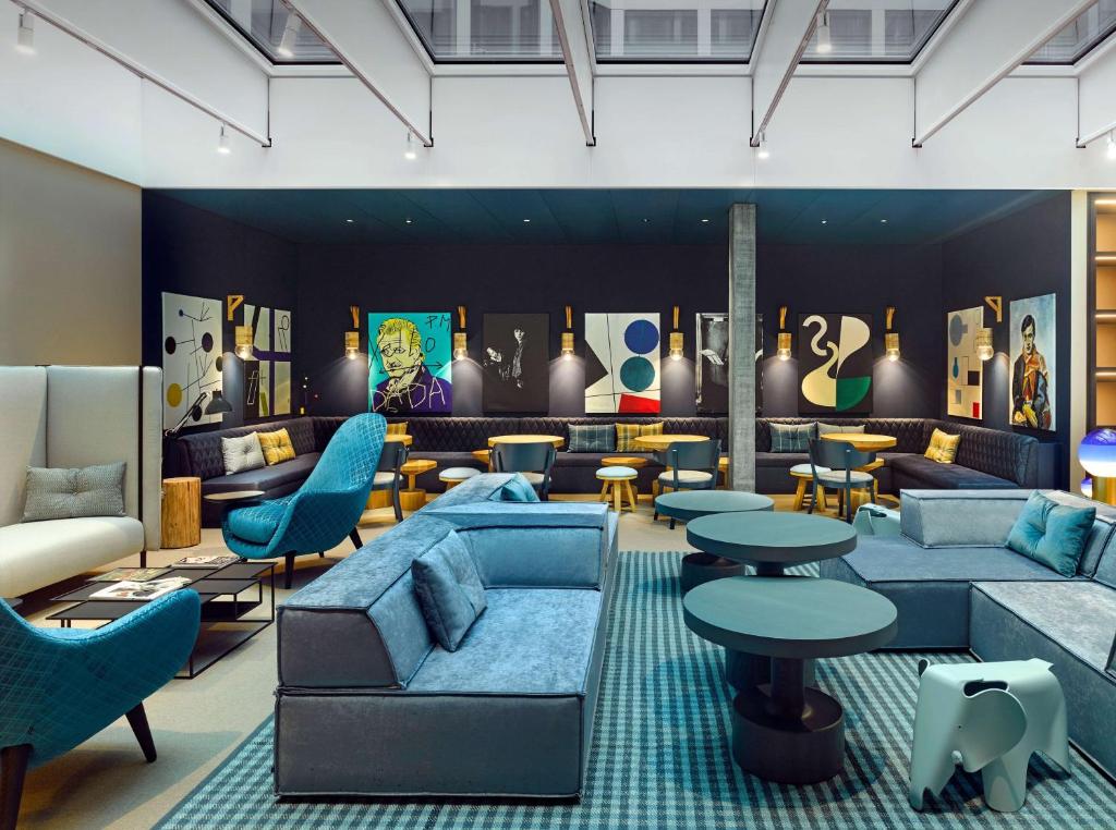 Posezení v ubytování Hyatt Place Zurich Airport the Circle