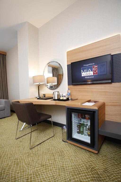TV a/nebo společenská místnost v ubytování Mia City Hotel