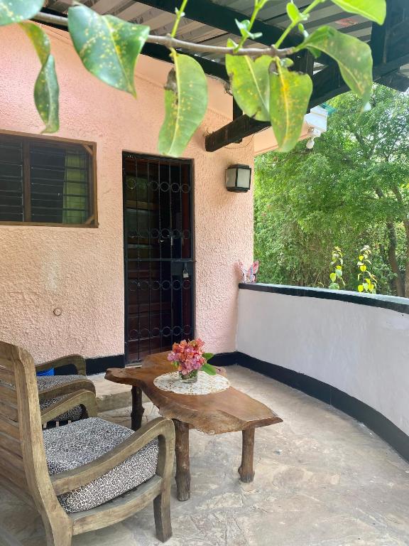 Balkón nebo terasa v ubytování Tradewinds Lodge