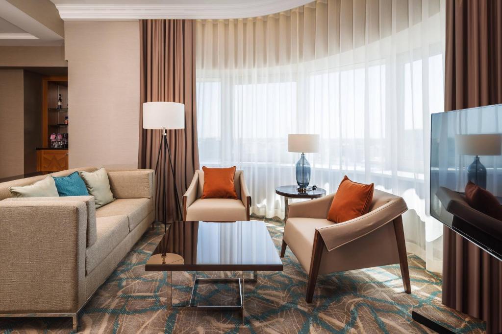O zonă de relaxare la JW Marriott Bucharest Grand Hotel
