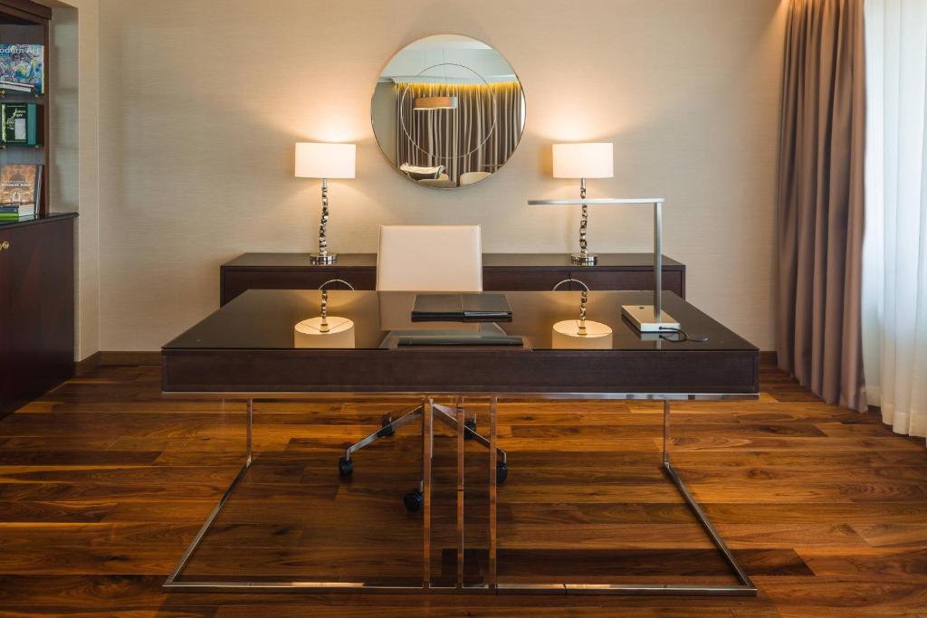 JW Marriott Bucharest Grand Hotel - Resim 36