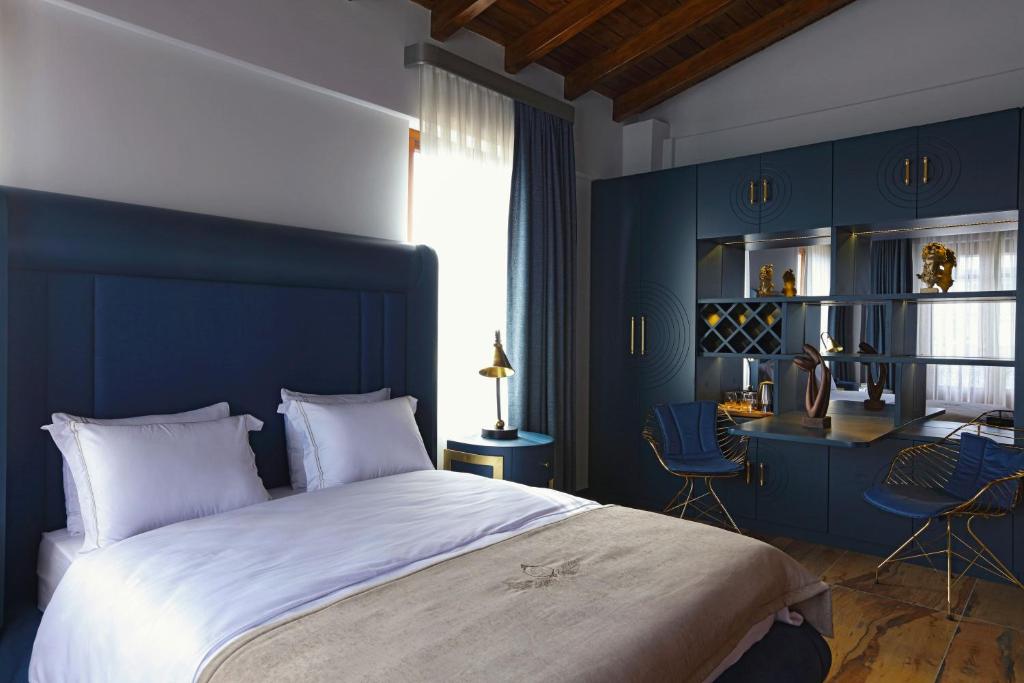 A bed or beds in a room at CUNDA BARADİEL Hotel