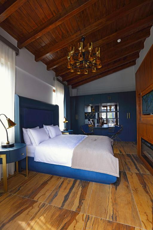 A bed or beds in a room at CUNDA BARADİEL Hotel