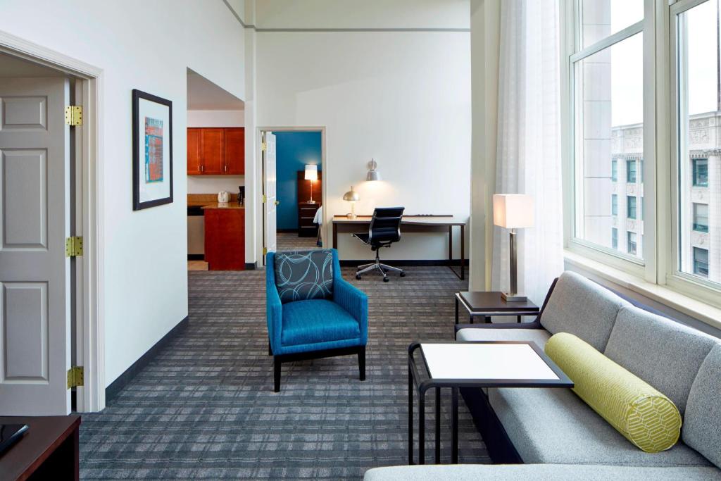 Residence Inn Milwaukee Downtown - Сюита с двумя спальнями