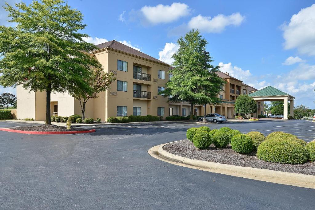 Courtyard by Marriott Bentonville - Housity