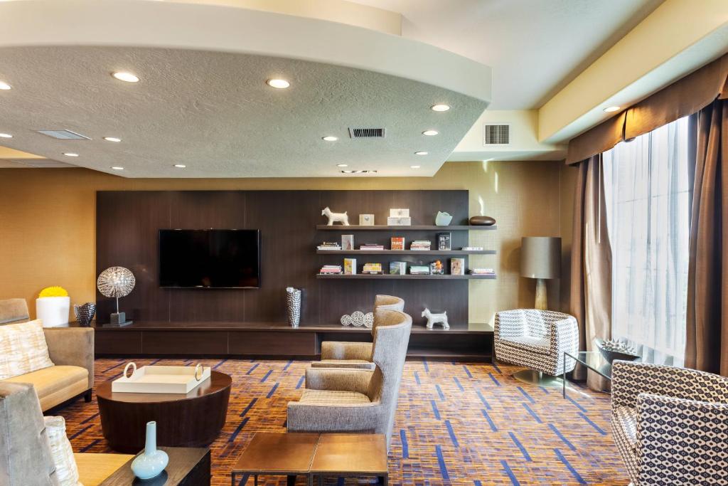 A television and/or entertainment centre at Courtyard Richland Columbia Point