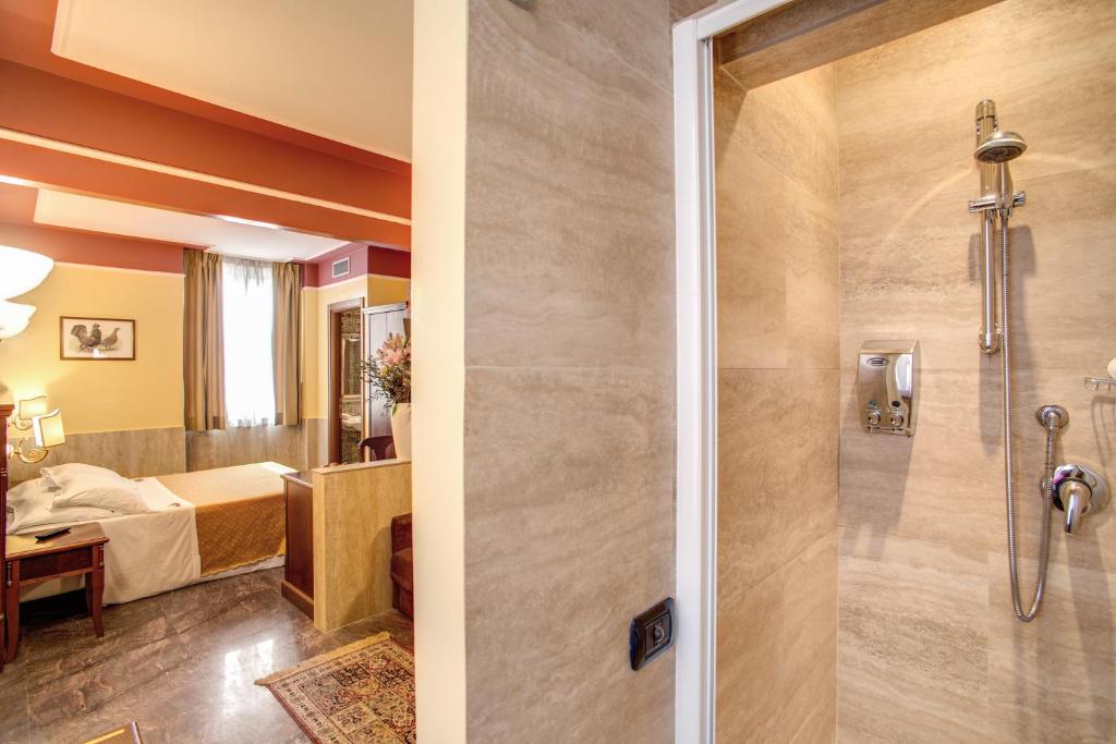 A bathroom at Aurelius Art Gallery Hotel