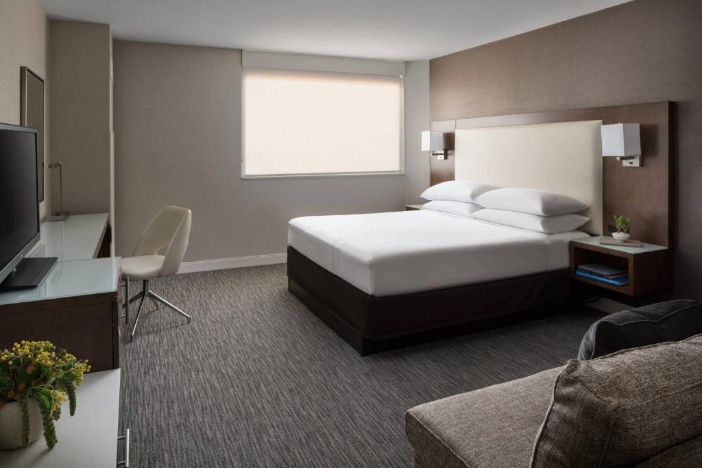 Postel nebo postele na pokoji v ubytování Provo Marriott Hotel & Conference Center