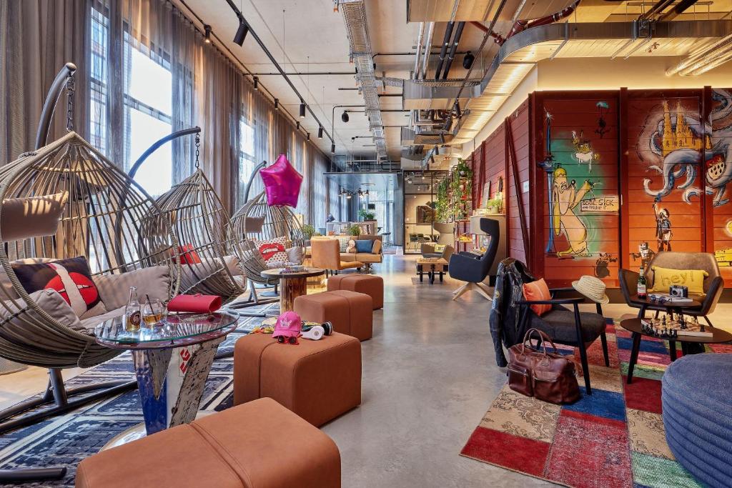 Moxy Cologne Muelheim - Resim 7