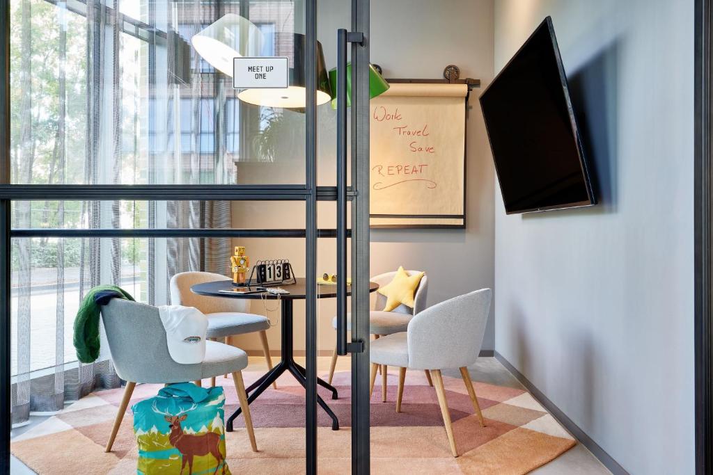 Moxy Cologne Muelheim - Resim 27