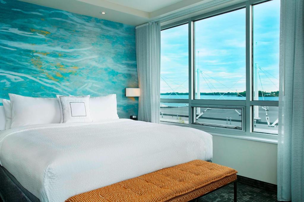 Courtyard by Marriott Erie Bayfront - Junior Suite, 1 Koning, Bankbed