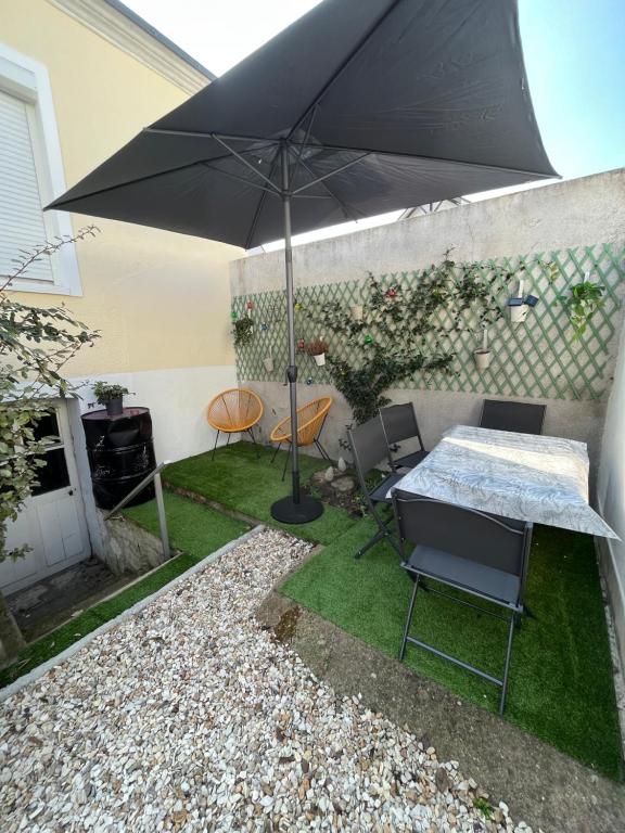 En have udenfor Maison tourangelle chic & cosy avec cour